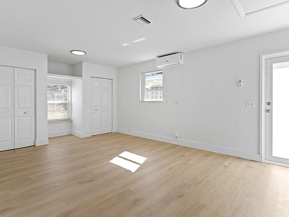 2nd image of 5401 Fillmore St #1