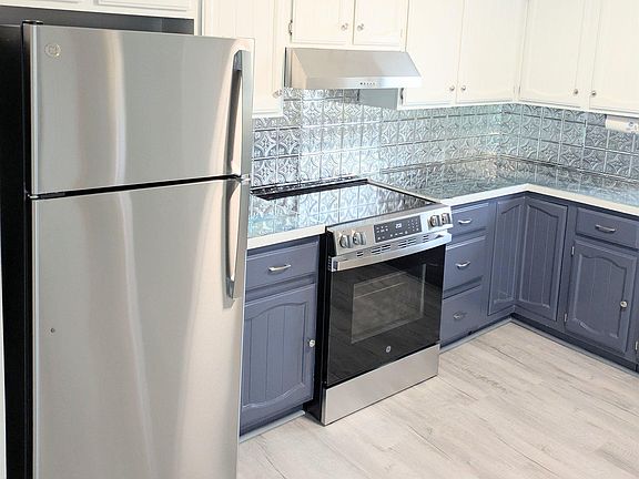 2nd image of 408 Sunnyside St