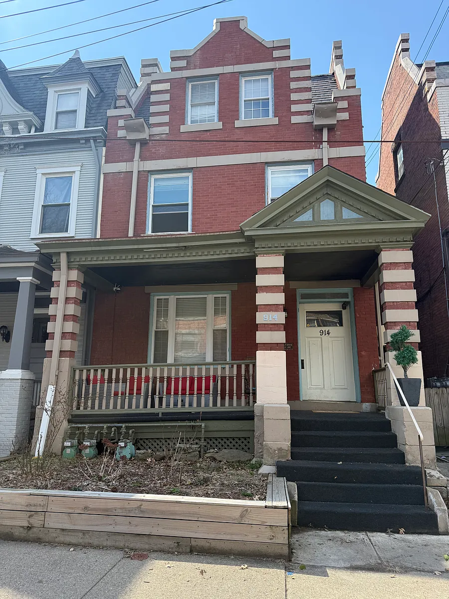Photo 1 of 2 - 914 Ivy St #STUDIO - Pittsburgh, PA Primary Photo - 914 Ivy St #STUDIO