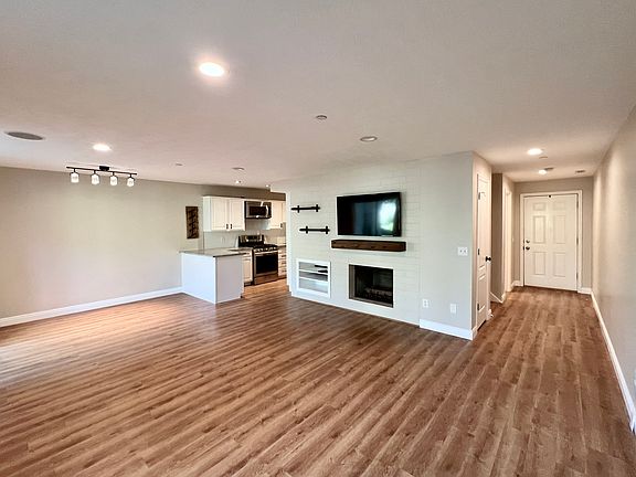 3rd image of 435 Aspen Dr APT 3