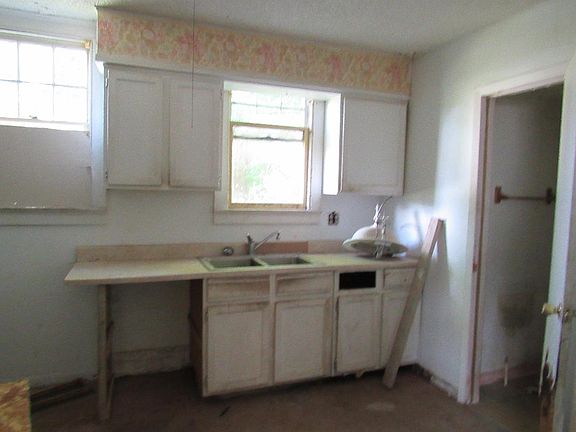 5th image of 814 W Dayton St #1