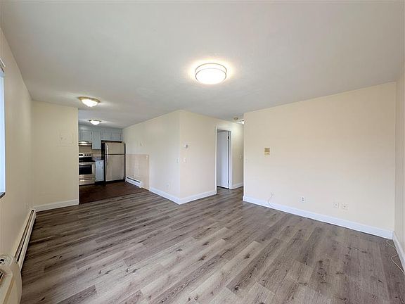 2nd image of 88 Newbury St