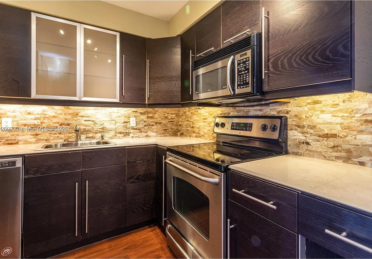 Dorset House Condo — Photo 4