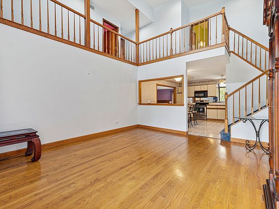 3rd image of 1082 Hewitt Dr