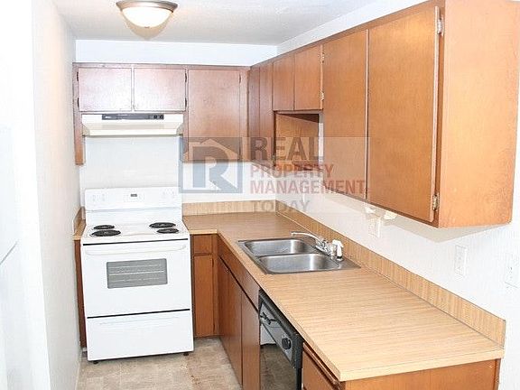 5th image of 1330 3rd St SE APT C
