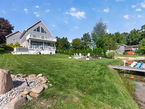 3rd image of 10725 Arrowhead Cir