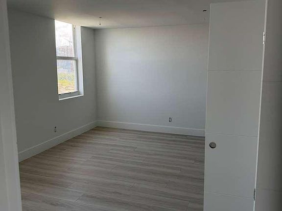 4th image of 427 Golden Isles Drive #12d