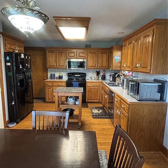 Listing photo 5