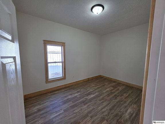 4th image of 320 E Pike St