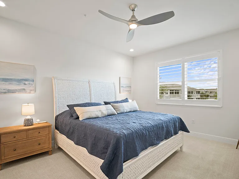 Main bedroom king