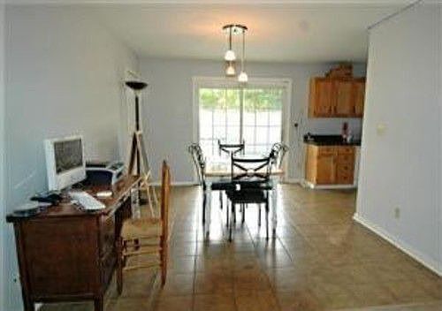 3rd image of 899 Glasgow Dr