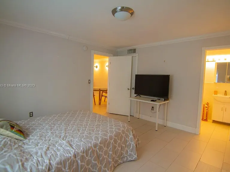 753 Michigan Ave #2C — Photo 6