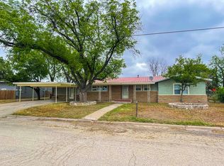 1103 Avenue H, Ozona, TX 76943