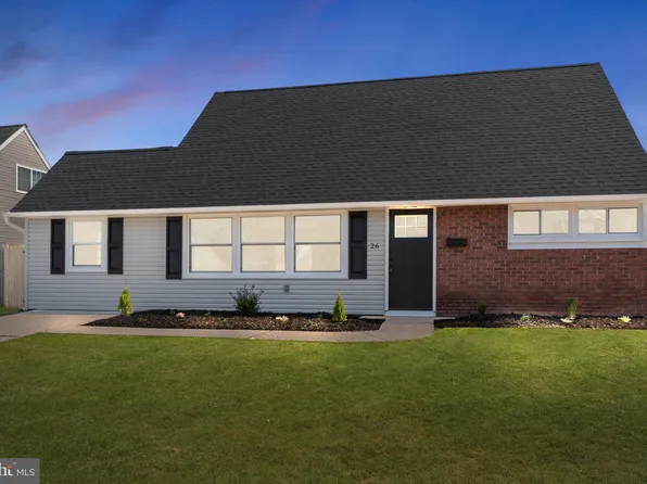 26 Kindle Ln, Levittown, PA 19055