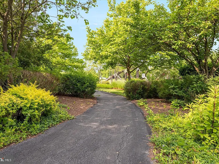 109 Splendor Garden Way — Photo 34