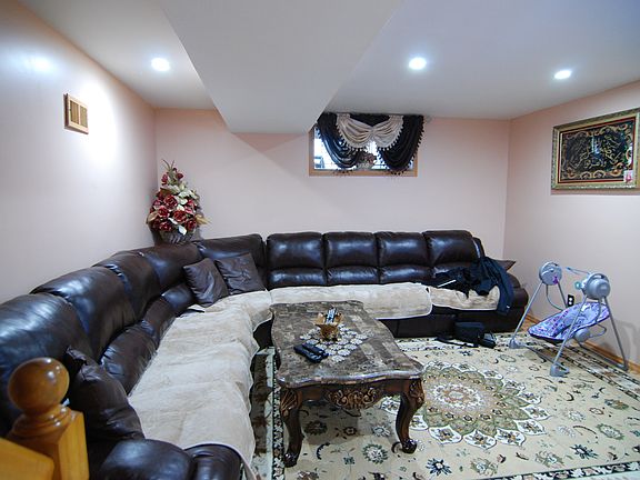 2nd image of 14 Stacey Ln