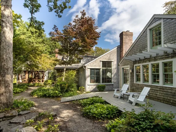 16 Vine St, Marion, MA 02738