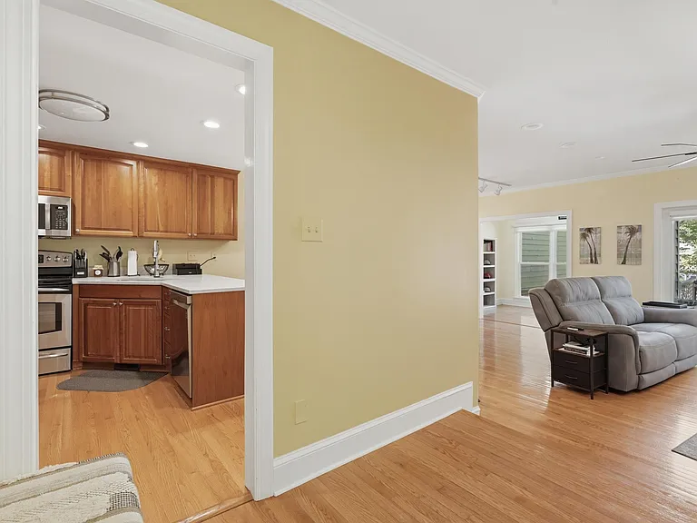 7514 Wellesley Park S — Photo 6
