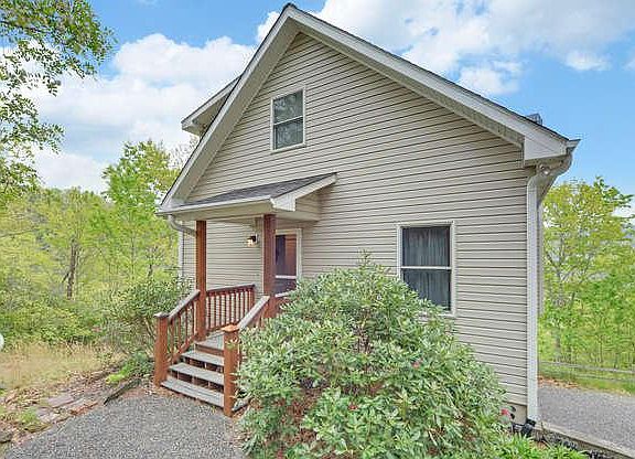 2nd image of 1406 Ivy Ln