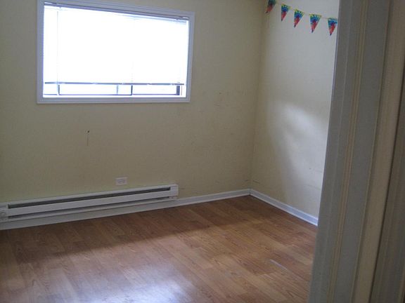 4th image of 421 23 E Oasage 17 1b 1b