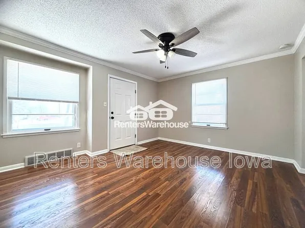 1145 65th St, Windsor Heights, IA 50324