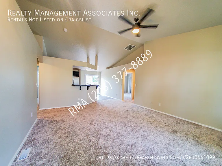 970 Johnson Dr — Photo 2