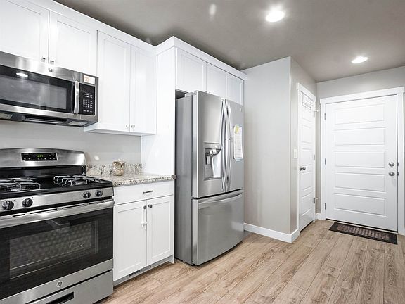 3rd image of 1356 W Bridal Veil Dr