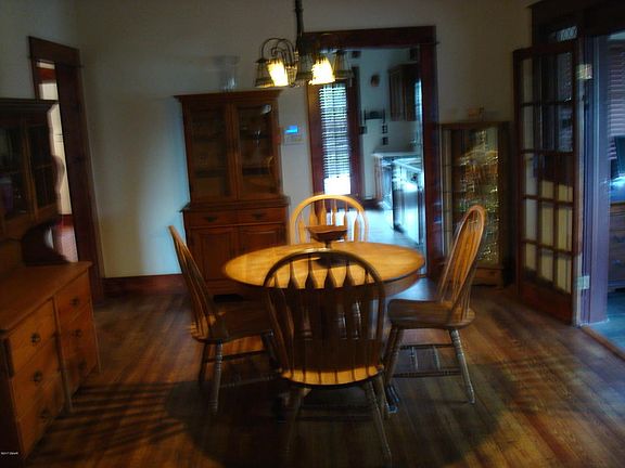 5th image of 823 N Oleander Ave