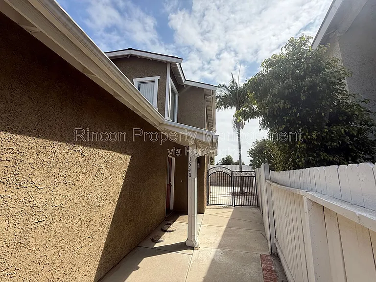 1540 Pyramid Ave — Photo 2