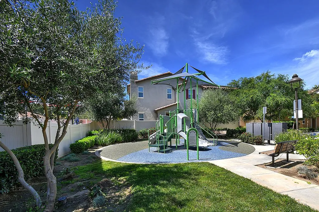 4 bed, 3.5 bath, 2100 sqft, $4,750 — Photo 4