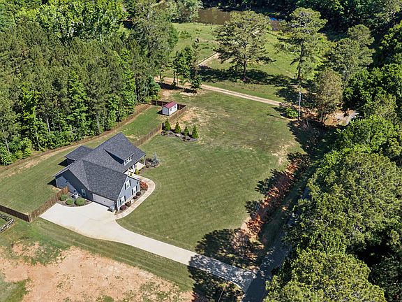 3rd image of 141 Wilmot Rd