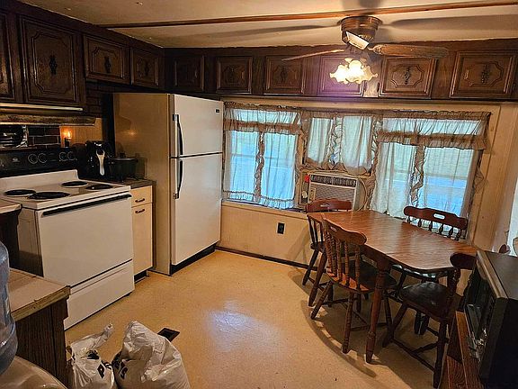 4th image of 518 Wood St