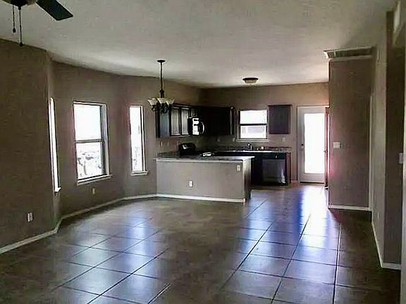 Dining - Kitchen - Granite Counters