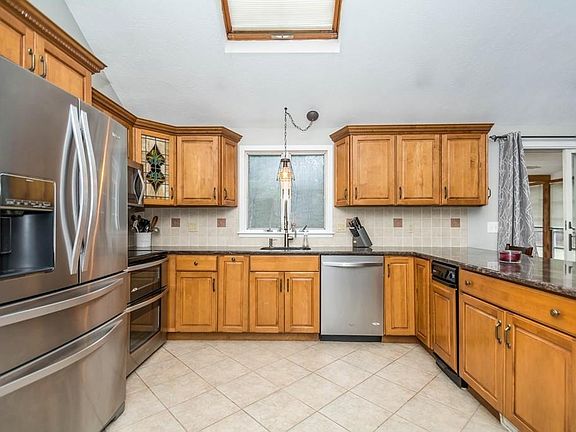 2nd image of 80 Maura Dr