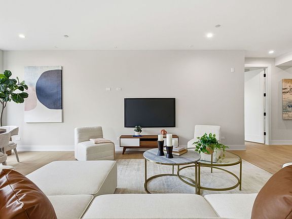 3rd image of 754 N Bishop St #206