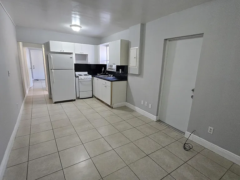 1012 NW 2nd Ave #6 — Photo 2