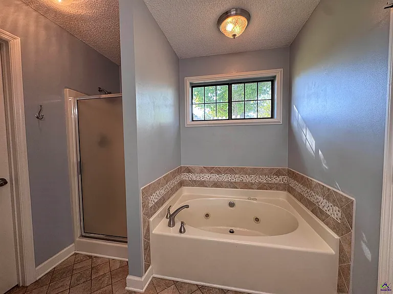 125 Lenox Dr — Photo 10