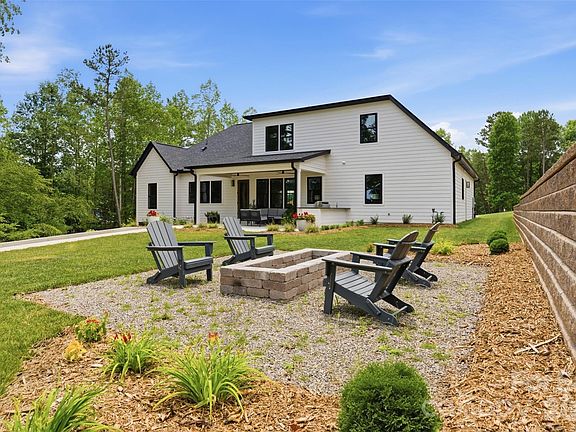 5th image of 5764 Lake Pointe Dr