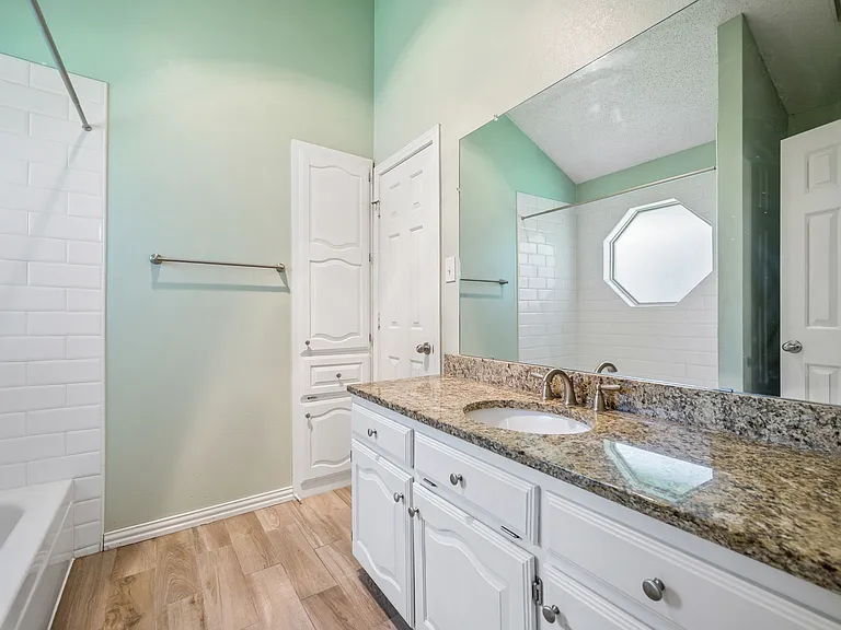 4203 Meadow Ridge Dr — Photo 9