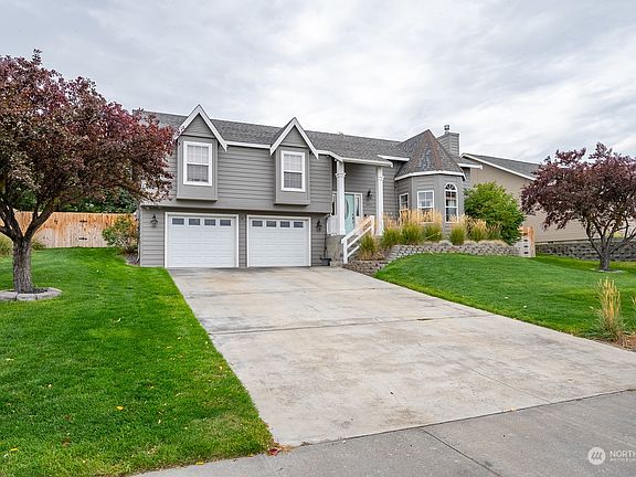 3rd image of 4075 Cove West Dr