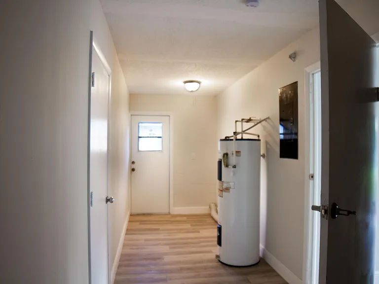 1702 Sanford Ave — Photo 13