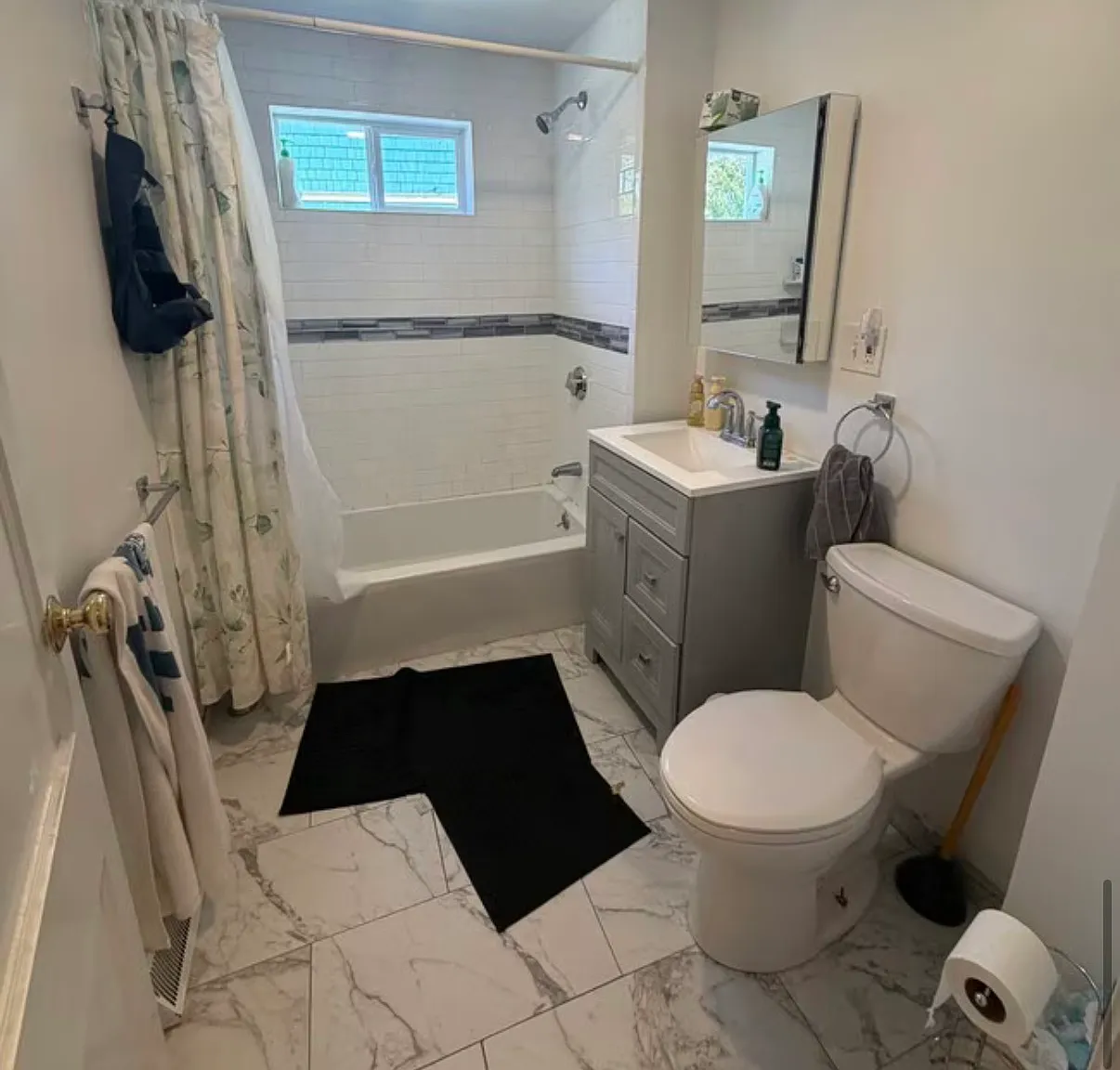 3 bed, 9999 sqft, $3,300 — Photo 2