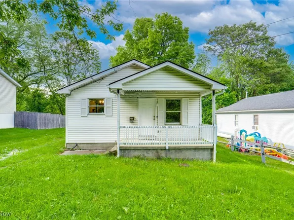 1349 9th Ave, Akron, OH 44306