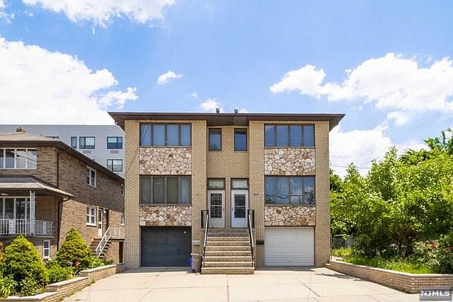 1st image of 1638 John St #1638