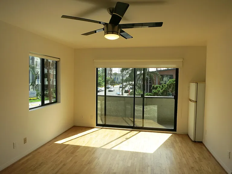 11919 Idaho Ave #4 — Photo 1
