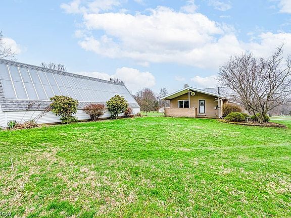 3rd image of 7530 W Garfield Rd