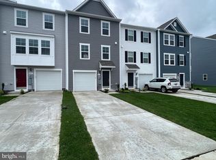 211 Clifton Mnr, Falling Waters, WV 25419
