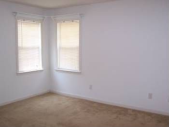 5th image of 633 Lanvale Hills Cir NE