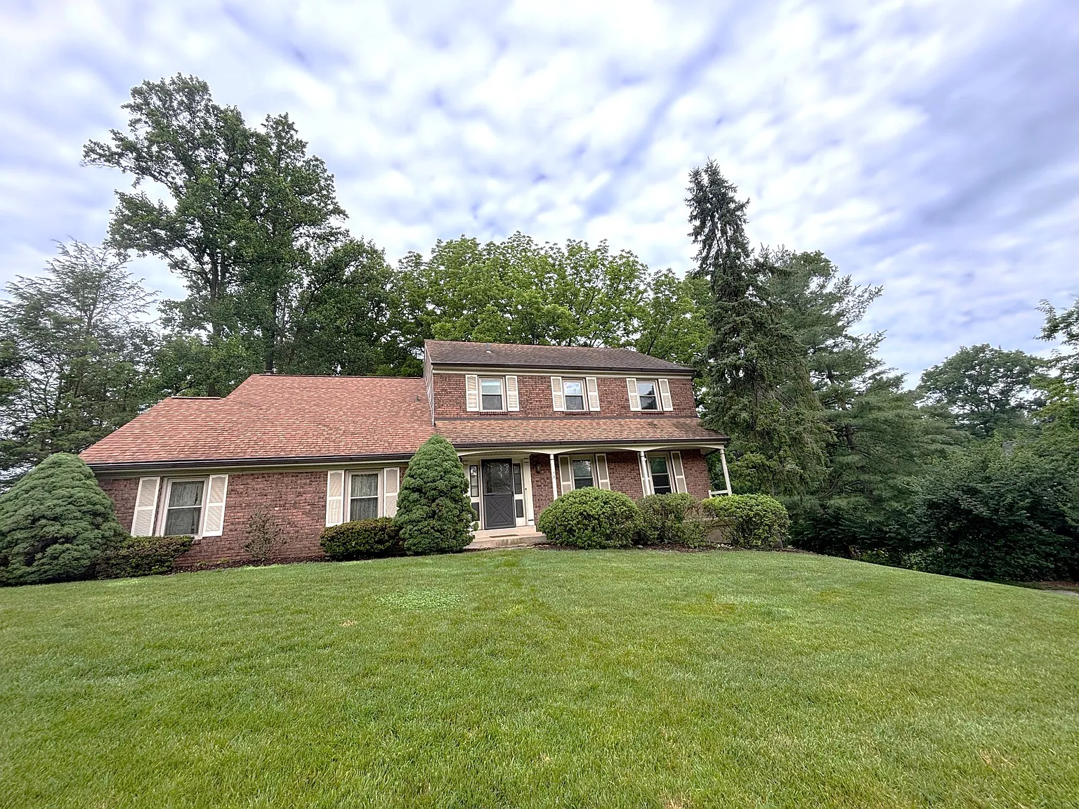 4 bed, 2.5 bath, 2850 sqft, $3,790 — Photo 1