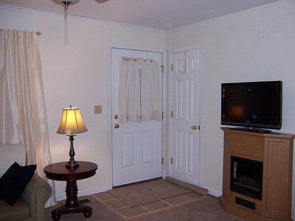 3rd image of 1054 Barbados Ave